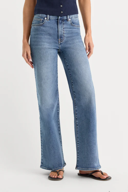 ALWAYS FITS PETITE SLIM PALAZZO JEANS | TAWNY-1 | GOOD AMERICAN | MODEL