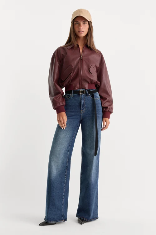 GOOD WAIST PALAZZO JEANS | INDIGO446-1 | GOOD AMERICAN | MODEL