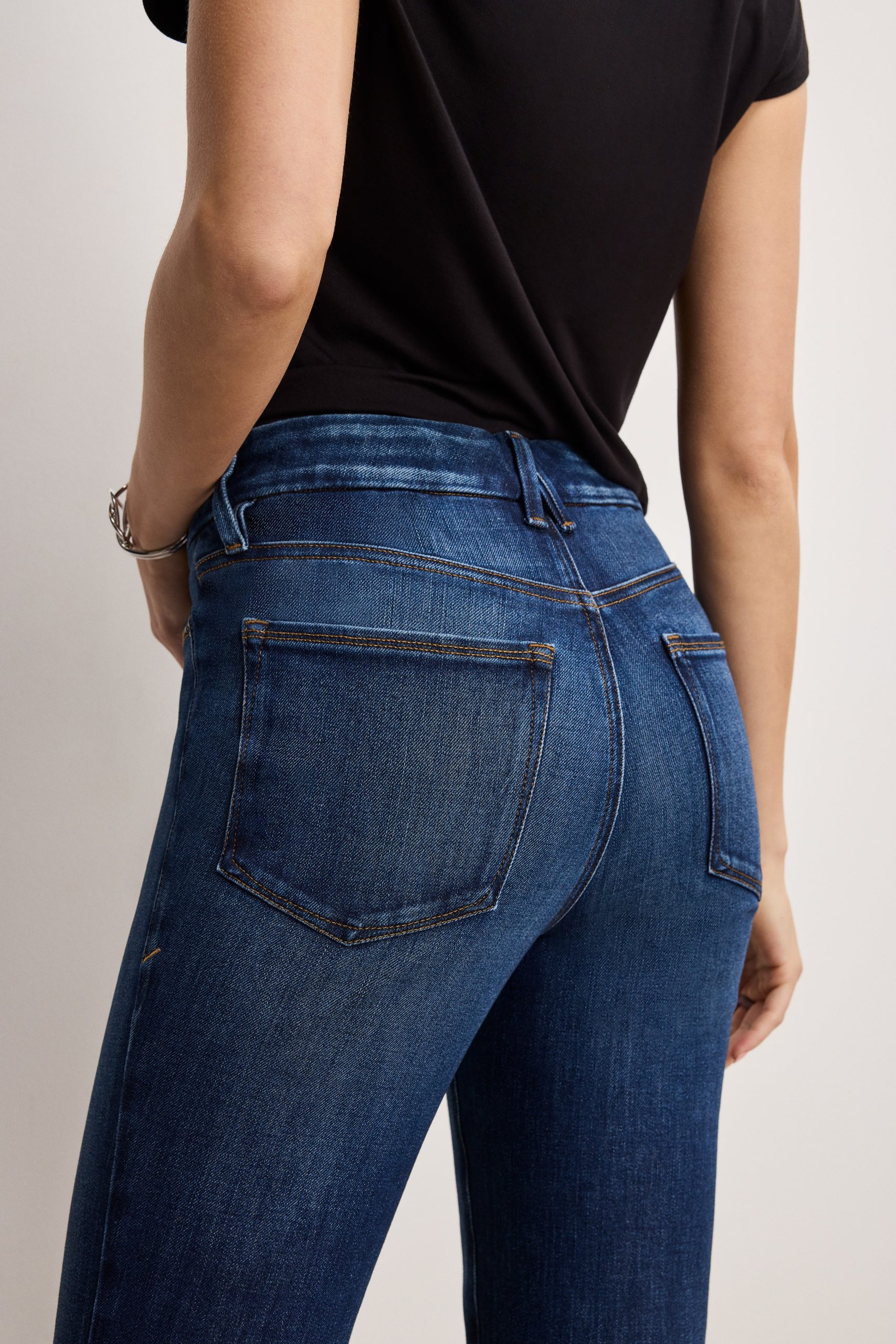 SOFT TECH GOOD LEGS CROPPED MINI BOOT JEANS | INDIGO977