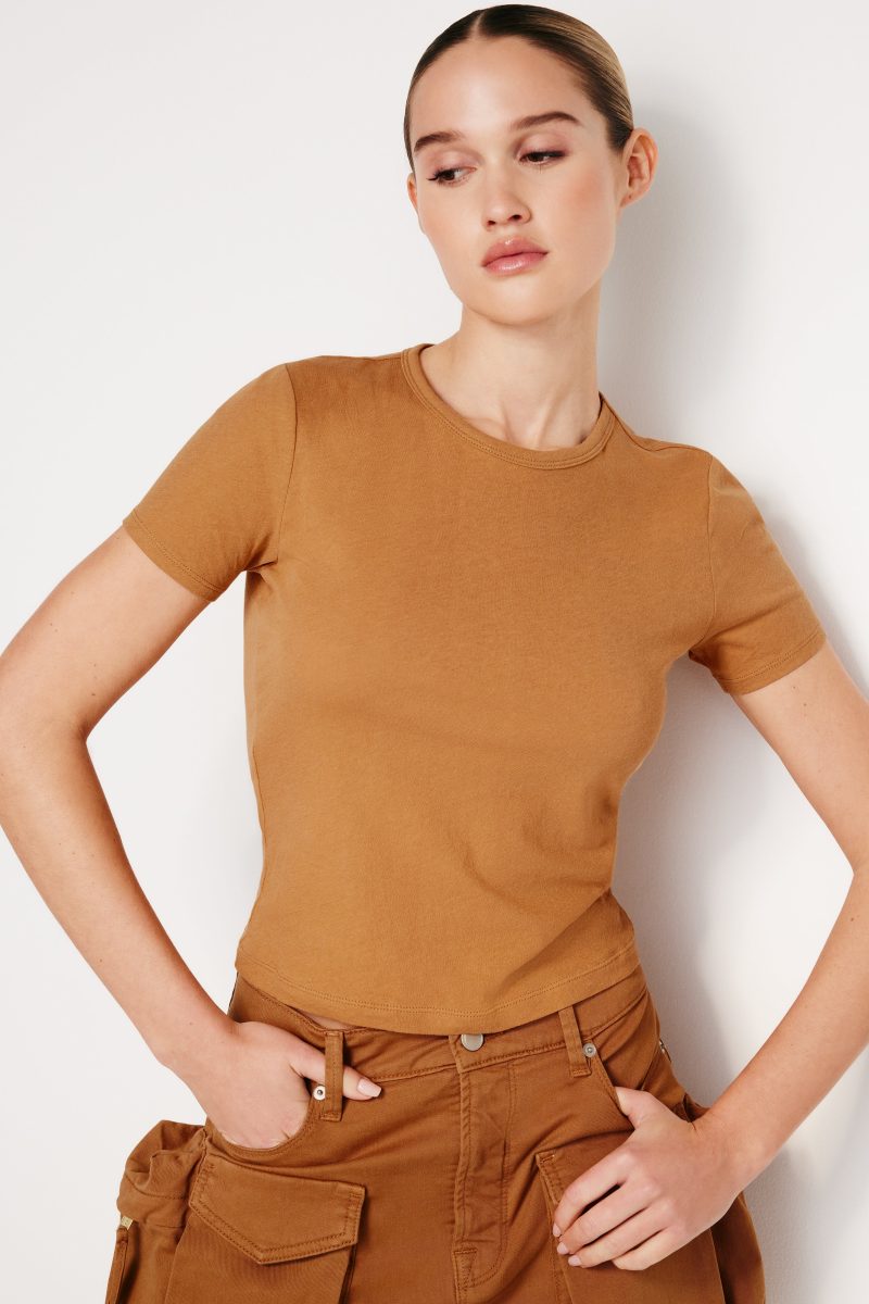 LIGHTWEIGHT SLIM COTTON TEE