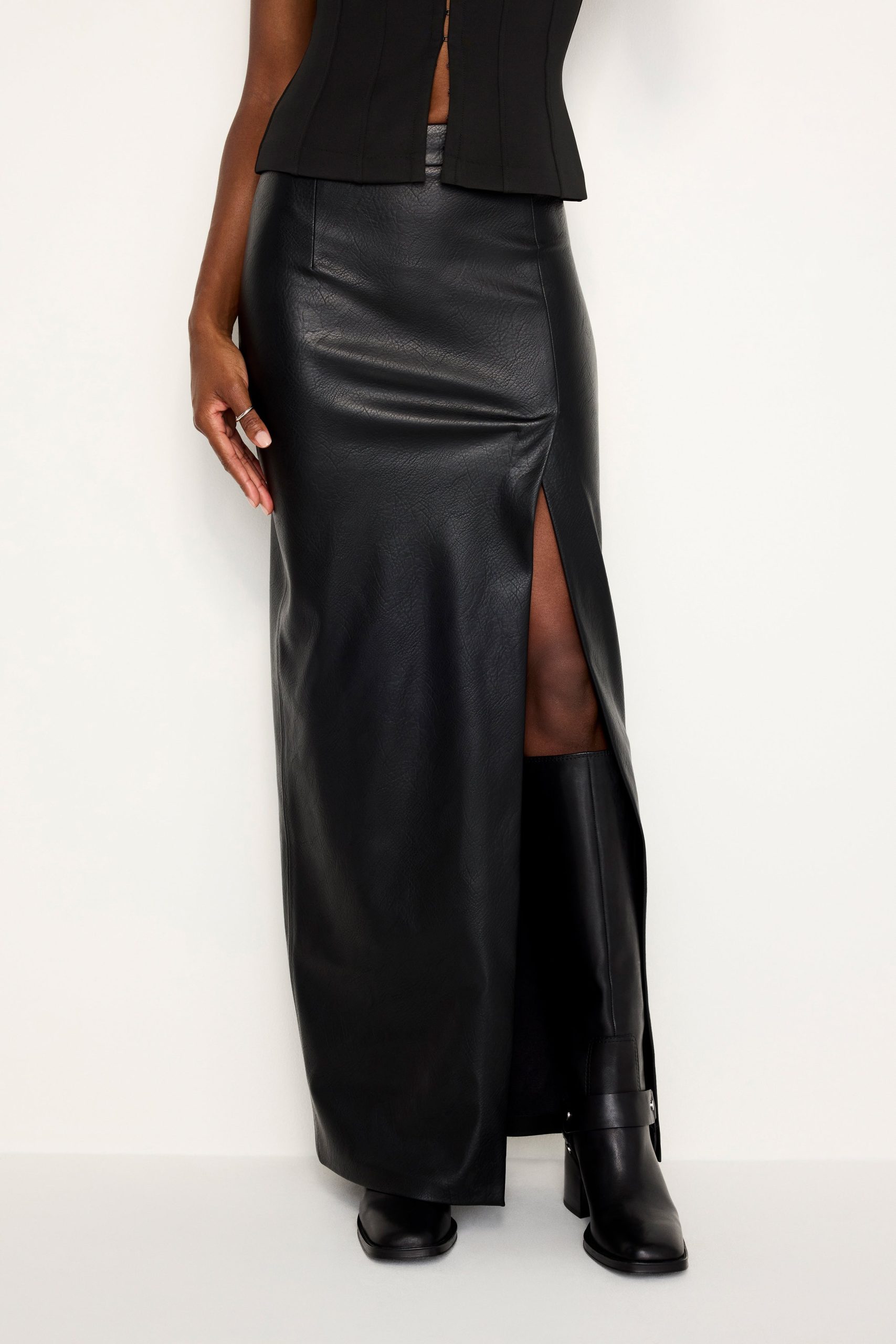 FAUX LEATHER MAXI SKIRT | BLACK001