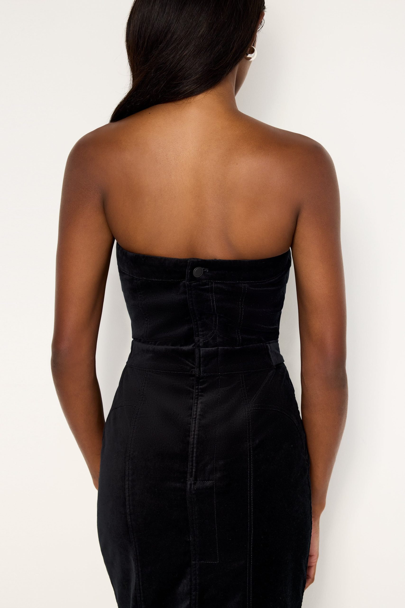 FIT FOR SUCCESS STRAPLESS VELVET DRESS | BLACK001