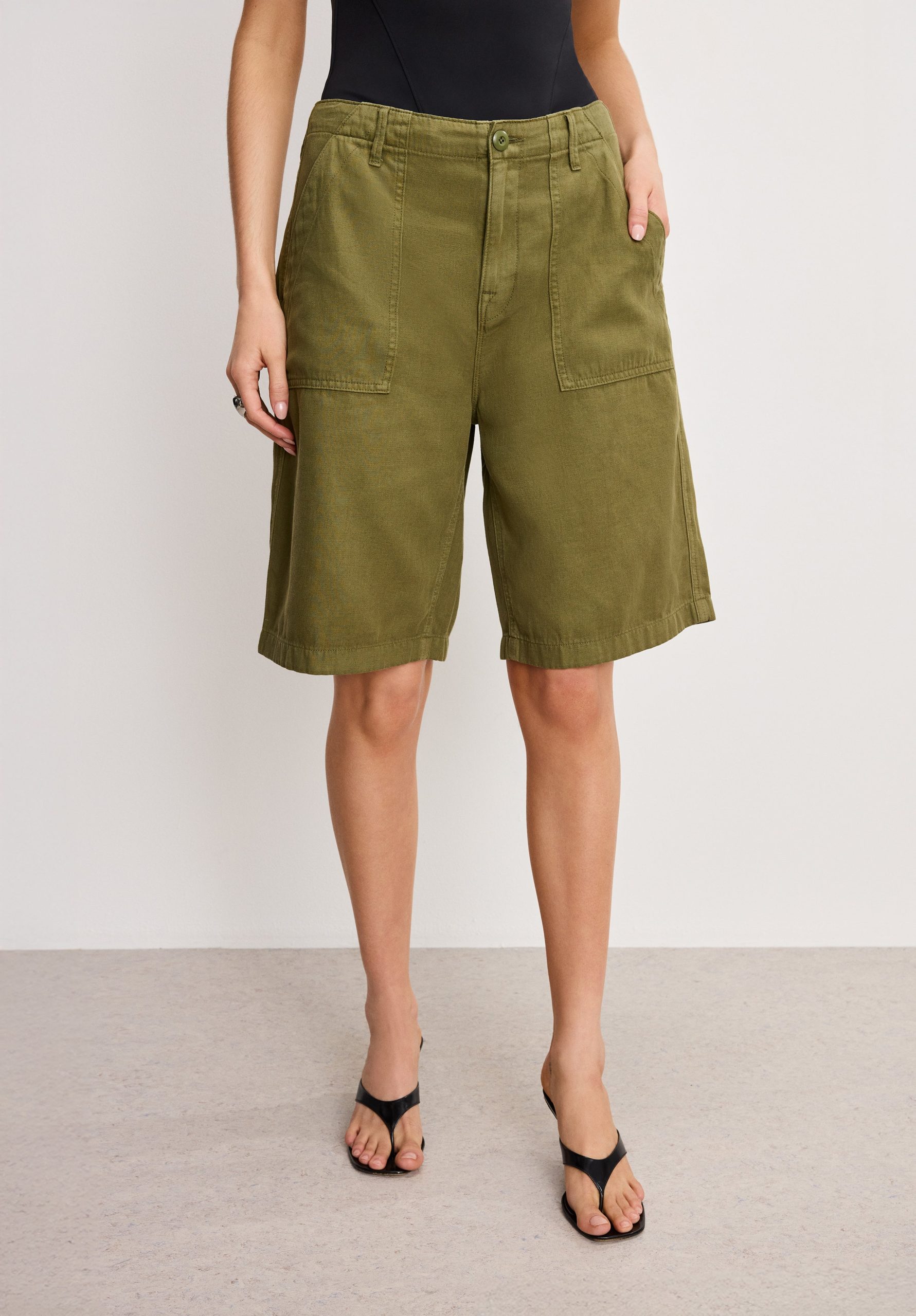 LITE LINEN BERMUDA SHORT | MARTINI OLIVE002 MARTINI OLIVE002 / 32 Plus