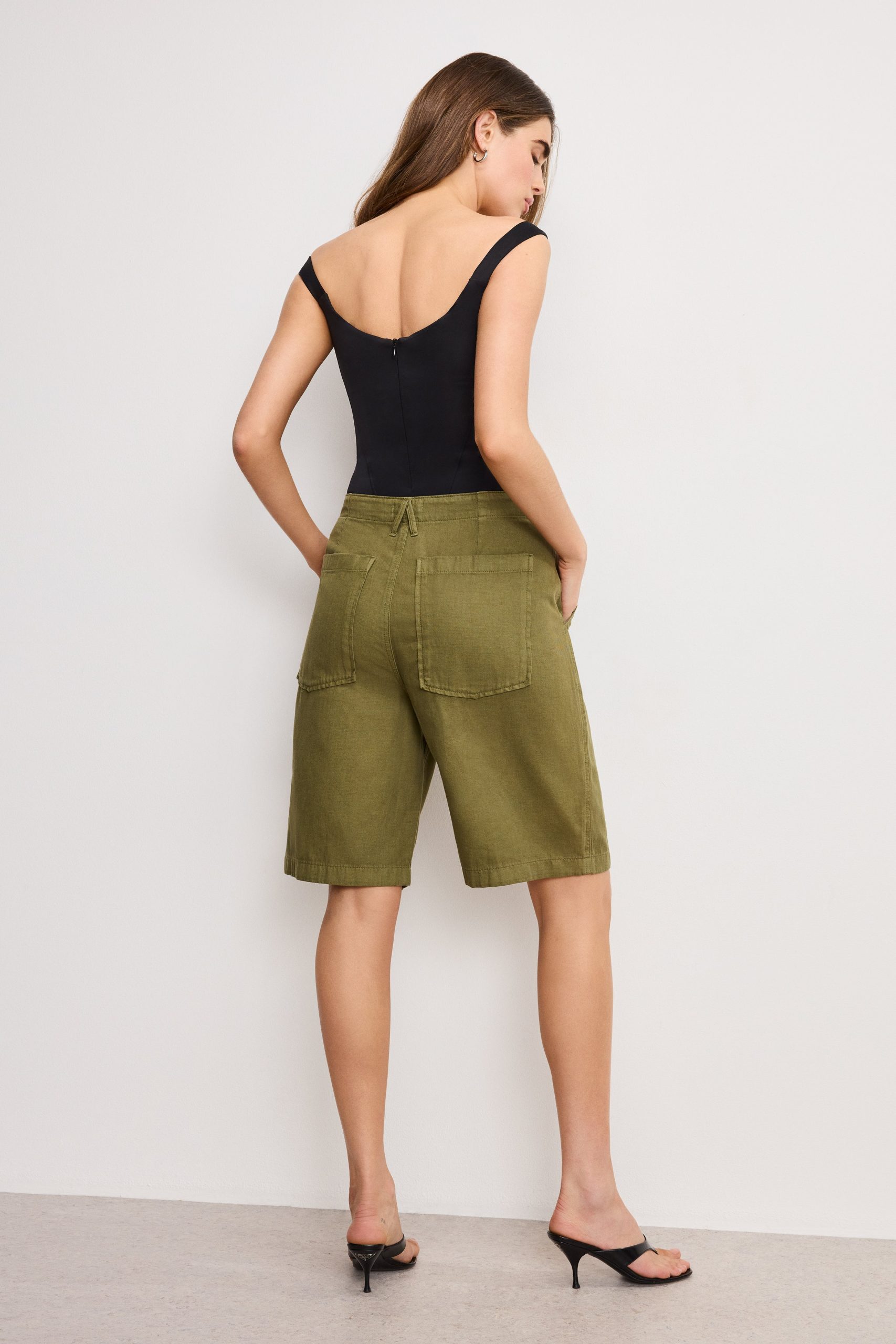 LITE LINEN BERMUDA SHORT | MARTINI OLIVE002