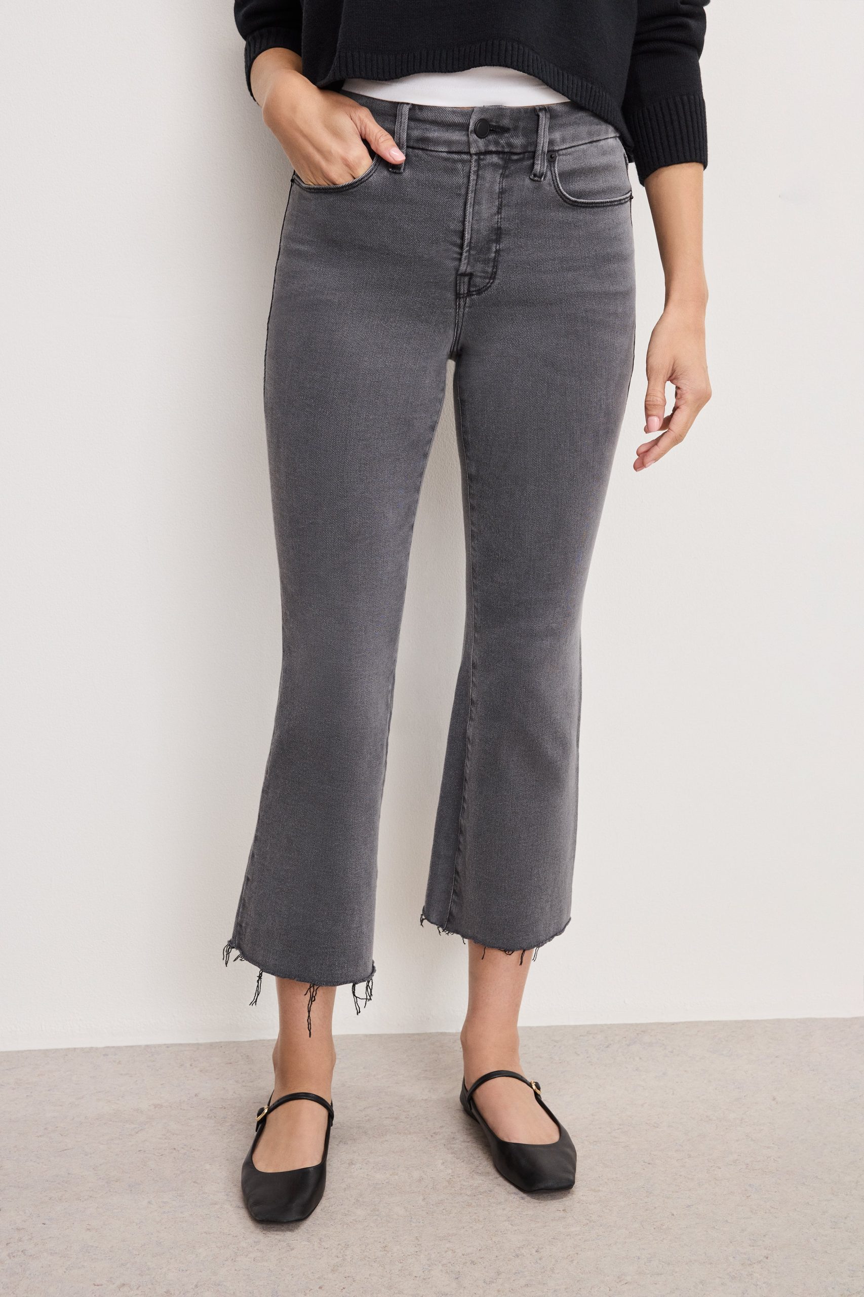 SOFT TECH GOOD LEGS CROPPED MINI BOOT JEANS | BLACK405