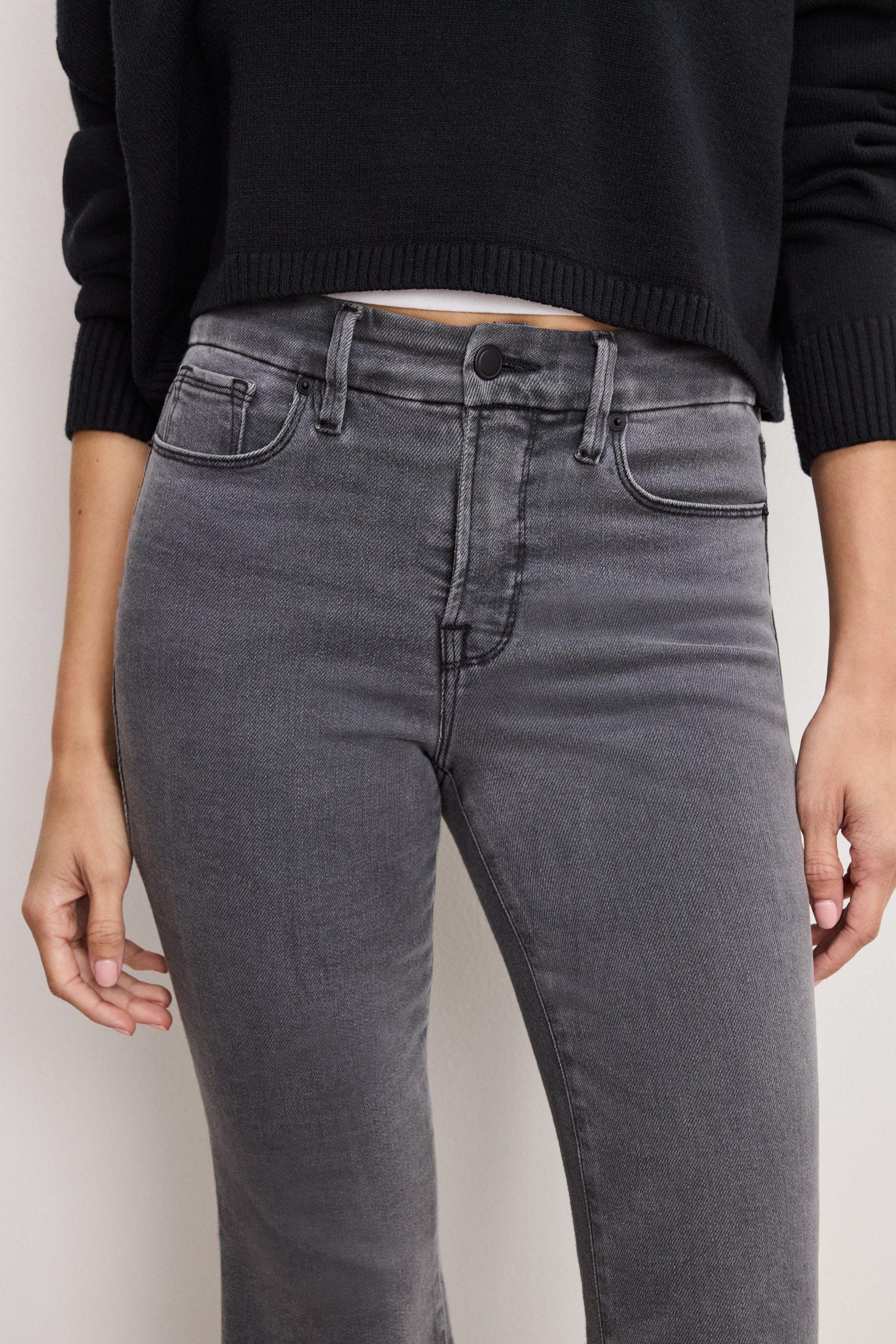 SOFT TECH GOOD LEGS CROPPED MINI BOOT JEANS | BLACK405