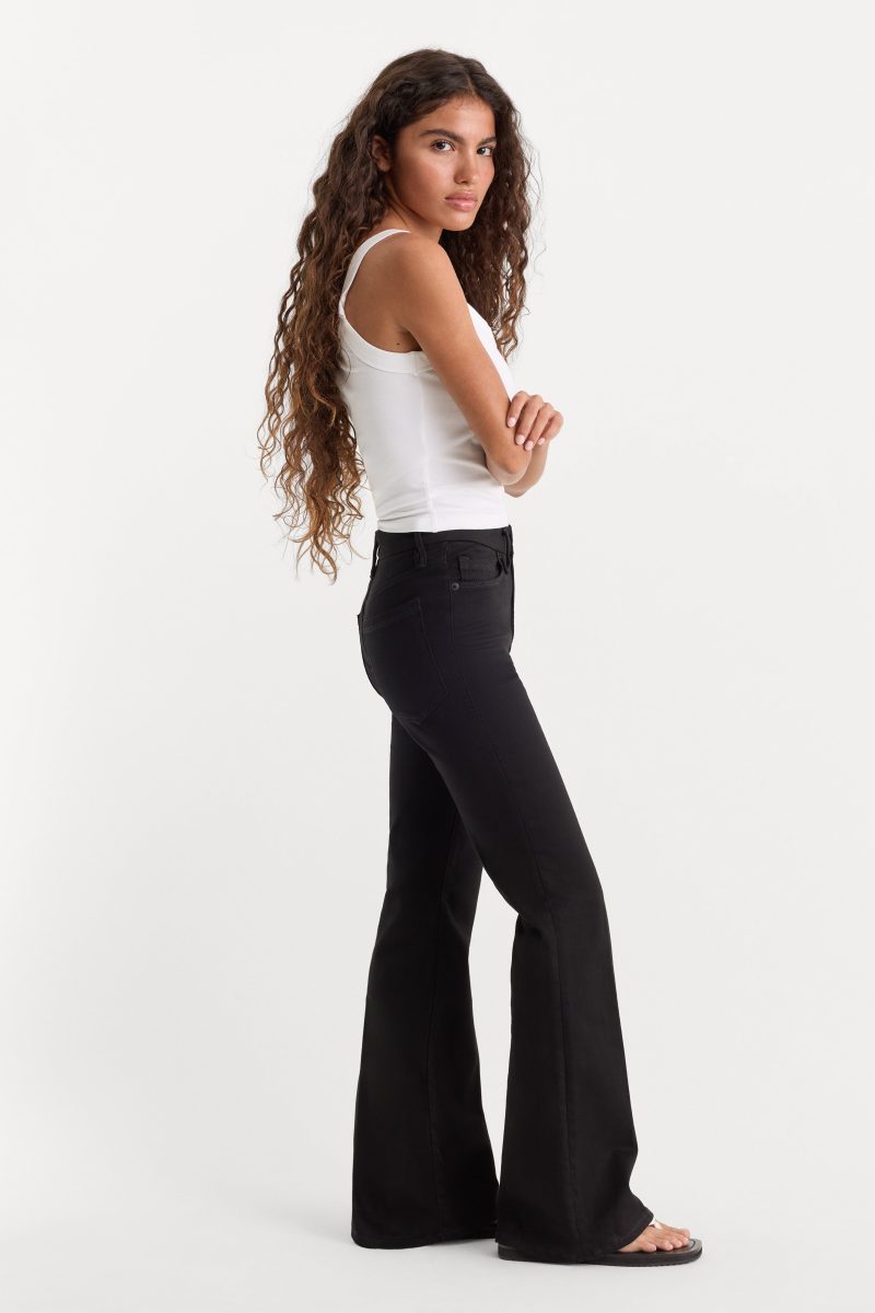 NEVER FADE GOOD PETITE FLARE JEANS